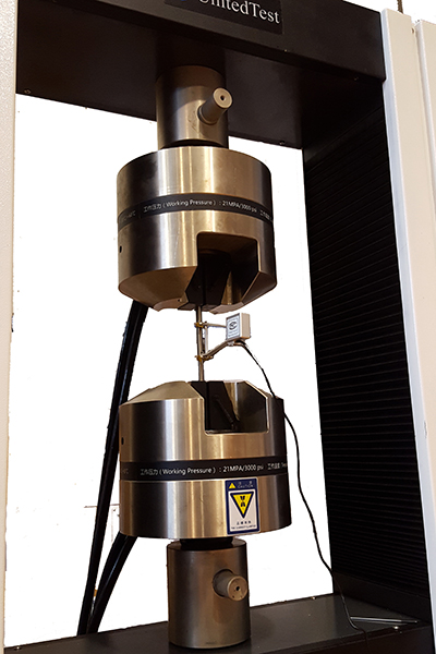 Hydraulic wedge grip 