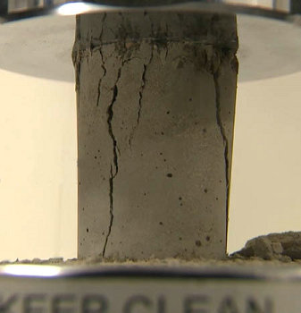 ASTM C39 Compressive Strength Test of Cylindrical Concrete Specimens