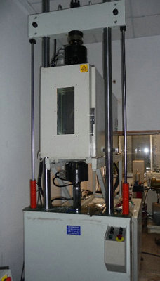 Asphalt pavement materials dynamic fatigue testing machine